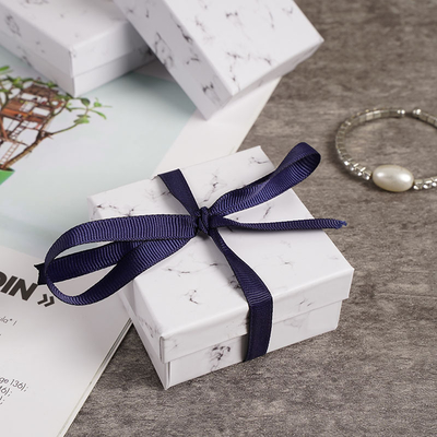 Pequeña caja de regalo veteada de la joyería para los pendientes Ring Necklace Bracelet