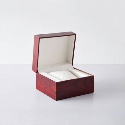 quality Caja de embalaje de relojes de hombre de madera personalizada con estructura de plástico y accesorios de PVC factory