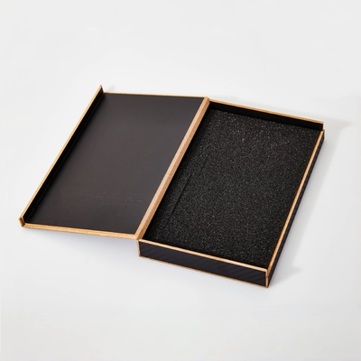 Tamaño personalizado Presentación telefónica de regalo negro Envasado de caja de madera con espuma y diseño hecho a mano