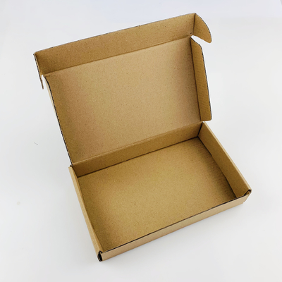 Embalaje de la marca Premium de comercio electrónico personalizado Embalaje de papel artesanal Envío de correo Caja de embalaje para ropa vestidos