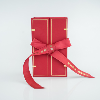 Cajas de regalo personalizadas paquete de papel doble puerta collar abierto embalaje caja de joyas con cinta