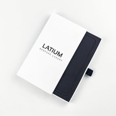 Tamaño personalizado Cajas de embalaje de cajones deslizantes aceptadas para el iPhone 17 Casas de espuma Incluidos accesorios y diseño especial de papel
