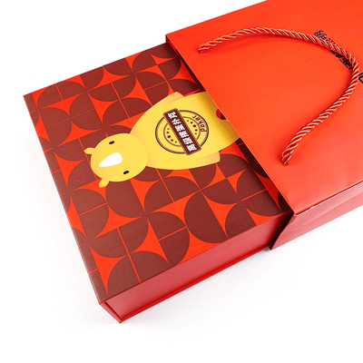 Caja de productos de cartón para niños, caja de regalo corporativa con juego de bolsa, acabado con estampado en caliente/UV puntual/relieve dorado/plateado